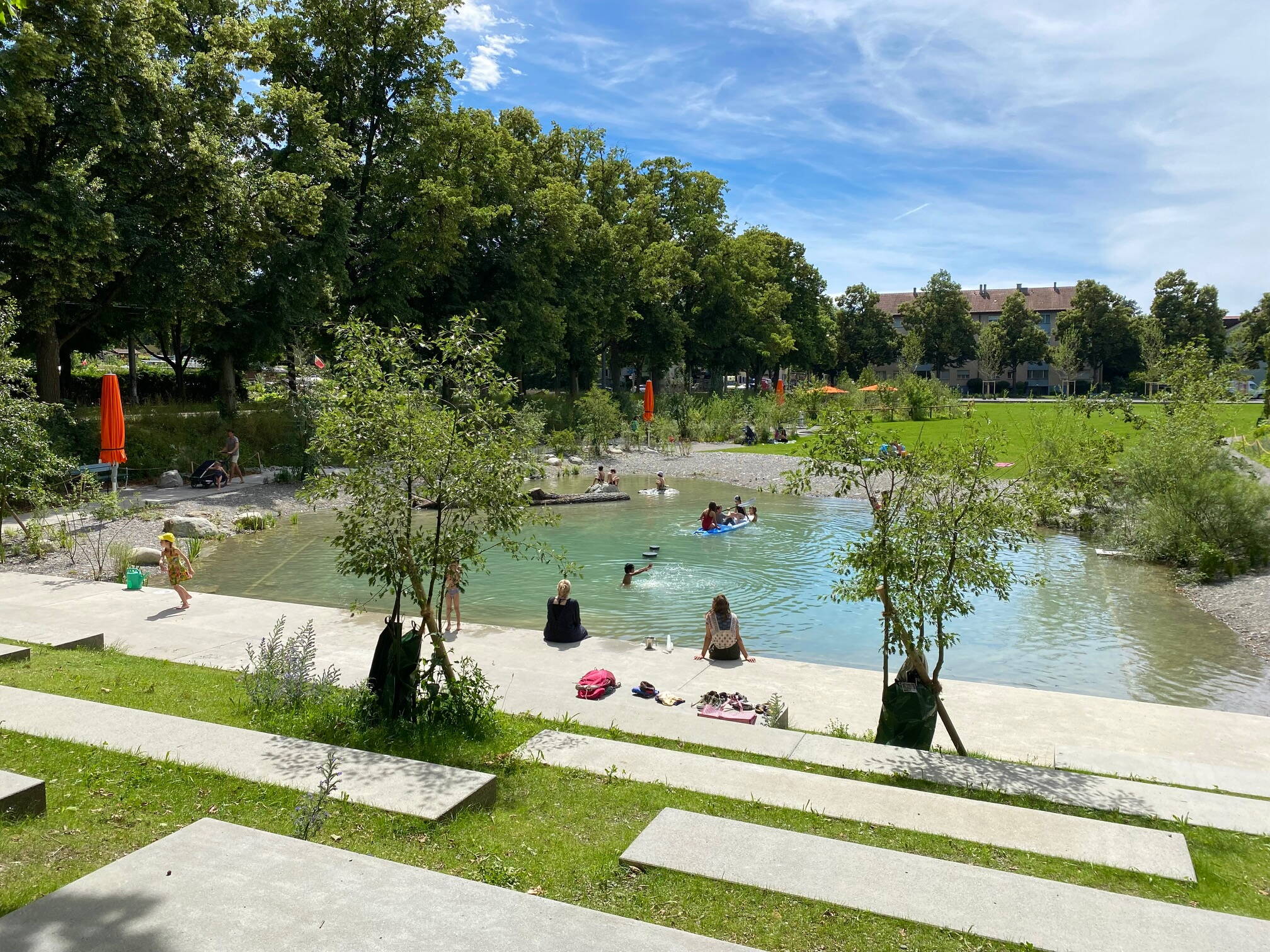 img_8063.jpg Der Holligenpark mit Spielteich