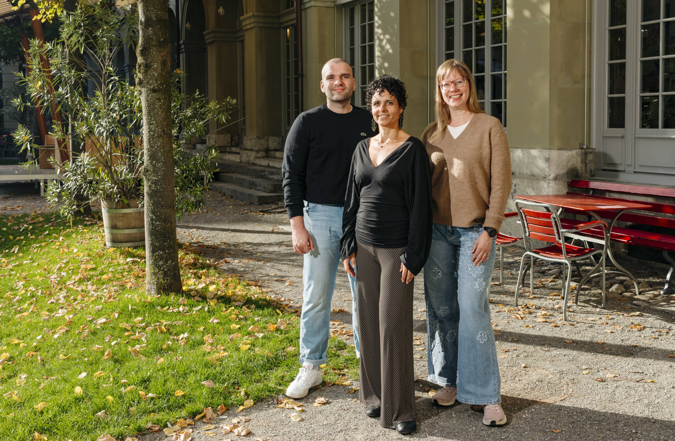 gs_sep_2026_1_geschnitten.jpg Die Mitarbeitenden der VBG Geschäftsstelle (vlnr): Cédric Marinello, Personaladministration & Kontaktperson Mitglieder, Livia Obrecht, Rechnungswesen, Mervi Maurer, Bereichsleiterin Geschäftsstelle