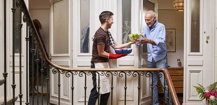 Nachbaren kochen für einander